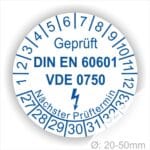 Prüfaufkleber rund, Farbe- Weiß, Text "Geprüft DIN EN 60601 und VDE 0750" in Blau danach ein Elektro- Pfeil in Blau, Startjahr- 27, Monatszahlen Oben und Jahreszahlen Unten in Kreisform. Über den Jahreszahlen Text "Nächster Prüftermin"