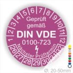 Prüfetiketten rund, Farbe- Lila, Text "Geprüft gemäß VDE 0100-0723" in Weiß danach ein Elektro- Pfeil in Weiß, Startjahr- 26, Monatszahlen Oben und Jahreszahlen Unten in Kreisform. Über den Jahreszahlen Text "Nächster Prüftermin"