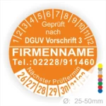 Prüfsiegel mit DGUV Vorschrift 3, orangefarbener Hintergrund, Firmennamen und Kontaktdaten sichtbar, nächster Prüftermin markiert, Durchmesser 25-50 mm.