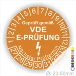 VDE E-Prüfplakette für elektrische Geräte, geprüft gemäß VDE-Norm, mit Angabe des nächsten Prüftermins und Größenbereich von 20-50 mm.