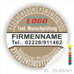 Braune Prüfplakette mit Monats- und Jahresring zur Kennzeichnung des nächsten Prüftermins, personalisierbar mit Firmenname, Logo, Telefonnummer und Wunschtext. Selbstklebender Prüfaufkleber für Wartung, Sicherheitsprüfung und Betriebsmittelkennzeichnung.