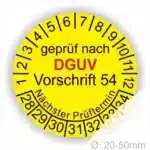 Gelbes Prüfzeichen nach DGUV Vorschrift 54 für Geräte mit einem Durchmesser von 20-50 mm, zeigt den nächsten Prüftermin und Prüfnummern an.