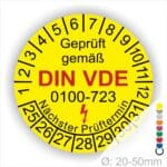 Prüfplaketten rund, Farbe- Gelb, Text "Geprüft gemäß VDE 0100-723" in Schwarz danach ein Elektro- Pfeil in Rot, Startjahr- 25, Monatszahlen Oben und Jahreszahlen Unten in Kreisform. Über den Jahreszahlen Text "Nächster Prüftermin"