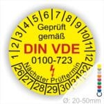 Prüfetiketten rund, Farbe- Gelb, Text "Geprüft gemäß VDE 0100-723" in Schwarz danach ein Elektro- Pfeil in Rot, Startjahr- 26, Monatszahlen Oben und Jahreszahlen Unten in Kreisform. Über den Jahreszahlen Text "Nächster Prüftermin"