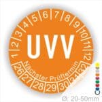 Prüfetikette rund, Farbe- Orange, Text "UVV" in Weiß. Startjahr- 26, Monatszahlen Oben und Jahreszahlen Unten in Kreisform. Über den Jahreszahlen Text "Nächster Prüftermin". Die Prüfplakette wird verwendet zur Prüfung von Anlagen & Maschinen