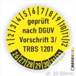 Gelbes Prüfzeichen mit der Aufschrift "geprüft nach DGUV Vorschrift 3 / TRBS 1201", das die Sicherheitsüberprüfung von Geräten im Durchmesser von 20-50 mm anzeigt.