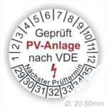 Alt-Text: Prüfplakette für PV-Anlage gemäß VDE-Norm, mit Angabe des nächsten Prüftermins und Durchmesser von 20-50 mm.