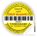 DGUV Prüfplakette mit Barcode und fortlaufender Nummerierung, gelb, Aufdruck „Geprüft nach DGUV Vorschrift 3“, Durchmesser 30–50 mm. Individuell bedruckbarer Prüfaufkleber für elektrische Betriebsmittel nach DGUV V3 – ideal zur Sicherheitskennzeichnung und Prüfung gemäß DGUV Vorschrift 3. Prüfplaketten kaufen bei PrintEngel.de.