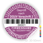 DGUV Prüfplakette mit Barcode und fortlaufender Nummerierung, Farbe lila, Aufdruck „Geprüft nach DGUV Vorschrift 3“, Durchmesser 30–50 mm. Individuell bedruckbarer Prüfaufkleber für elektrische Betriebsmittel nach DGUV V3 – ideal zur Sicherheitskennzeichnung und Prüfung gemäß DGUV Vorschrift 3. Prüfplaketten kaufen bei PrintEngel.de.