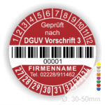 DGUV Prüfplakette mit Barcode und fortlaufender Nummerierung, Farbe rot, Aufdruck „Geprüft nach DGUV Vorschrift 3“, Durchmesser 30–50 mm. Individuell bedruckbarer Prüfaufkleber für elektrische Betriebsmittel nach DGUV V3 – ideal zur Sicherheitskennzeichnung und Prüfung gemäß DGUV Vorschrift 3. Prüfplaketten kaufen bei PrintEngel.de.