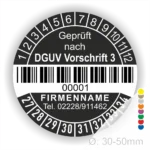 DGUV Prüfplakette mit Barcode und fortlaufender Nummerierung, Farbe schwarz, Aufdruck „Geprüft nach DGUV Vorschrift 3“, Durchmesser 30–50 mm. Individuell bedruckbarer Prüfaufkleber für elektrische Betriebsmittel nach DGUV V3 – ideal zur Sicherheitskennzeichnung und Prüfung gemäß DGUV Vorschrift 3. Prüfplaketten kaufen bei PrintEngel.de.
