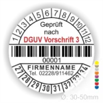 DGUV Prüfplakette mit Barcode und fortlaufender Nummerierung, Farbe weiss, Aufdruck „Geprüft nach DGUV Vorschrift 3“, Durchmesser 30–50 mm. Individuell bedruckbarer Prüfaufkleber für elektrische Betriebsmittel nach DGUV V3 – ideal zur Sicherheitskennzeichnung und Prüfung gemäß DGUV Vorschrift 3. Prüfplaketten kaufen bei PrintEngel.de.