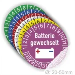 Batteriewechsel-Aufkleber in verschiedenen Farben mit dem Text "Batterie gewechselt" und einem Batteriesymbol, Durchmesser 20-50 mm. Ideal zur Kennzeichnung von Geräten nach Batteriewechsel.